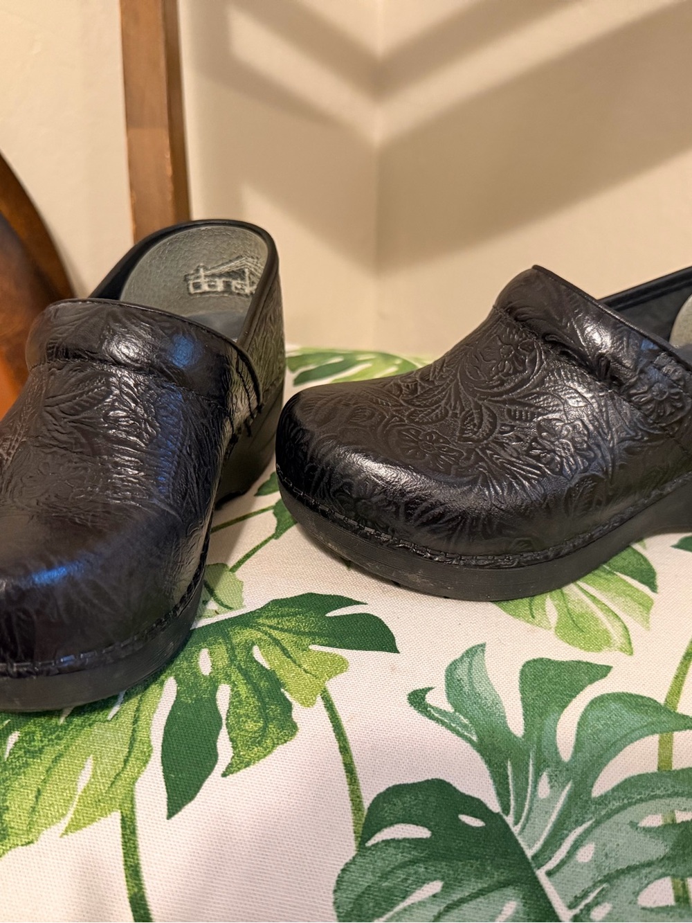 Dansko Black Embossed Leather Slip-On Clogs size 36 - Picture 2 of 2
